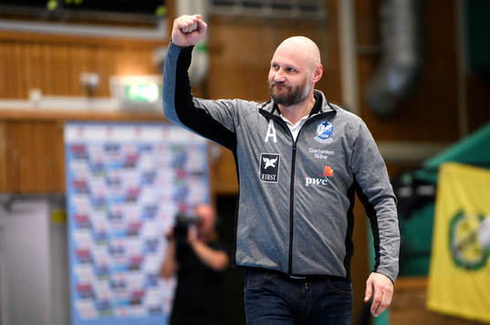 Kristianstads tränare Ola Lindgren jublar