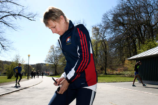 Midde Hamrin leder en löpargrupp