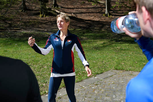 Midde Hamrin leder en löpargrupp