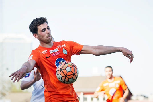 Athletics Carlos Gaete Moggia med bollen
