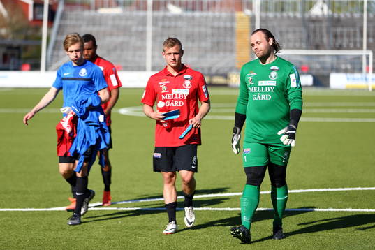 Trelleborgs målvakt Fredrik Persson med flera deppar