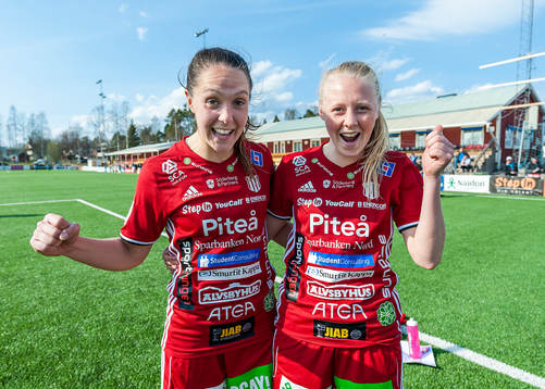 Piteås Felicia Karlsson (v) och Elin Bragnum (h) jublar