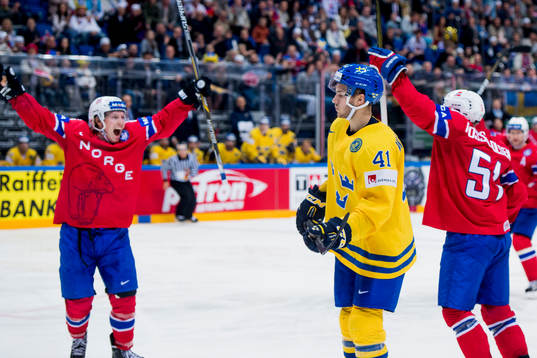 Sveriges Alexander Wennberg deppar samtida som Norges