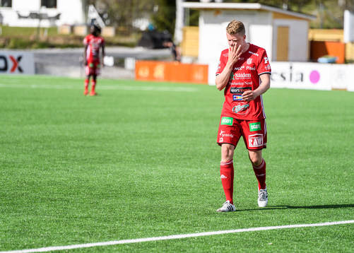 s Robert Hammarstedt lämnar planen