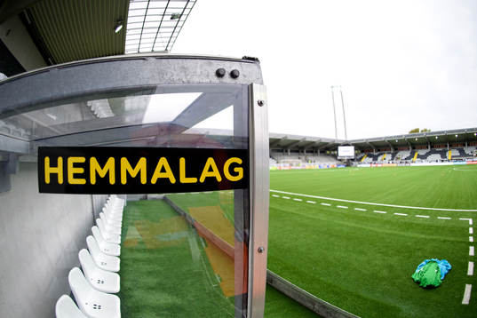 Bänken för hemmalaget på Bravida Arena