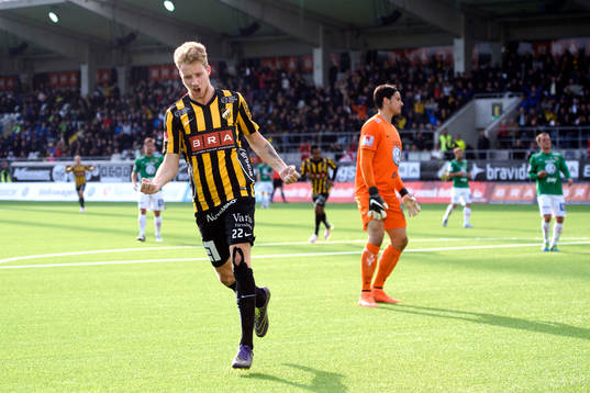Häckens Samuel Gustafson jublar
