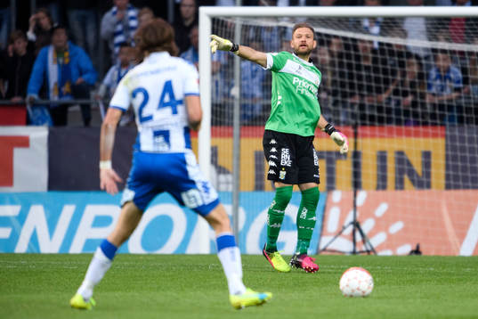IFK Göteborgs målvakt John Alvbåge gestikulerar