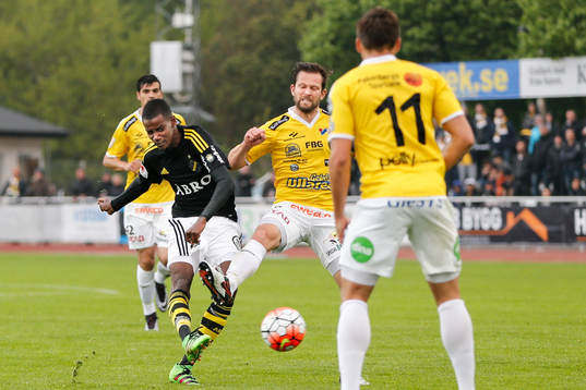 s Alexander Isak och Falkenbergs David Svensson