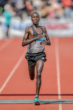 Geoffrey Yegon,  Kenya passerar mållinjen