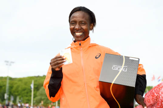 Isabellah Andersson, Hässelby, med sin SM-medalj
