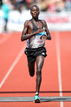 Geoffrey Yegon, Kenya, springer i mål på en andraplats