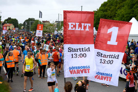 Löparna gör sig redo för start innan Göteborgsvarvet
