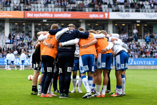 IFK Göteborgs spelarna laddar