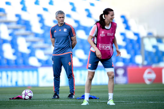 Lyons tränare Gérard Prêcheur och Lotta Schelin
