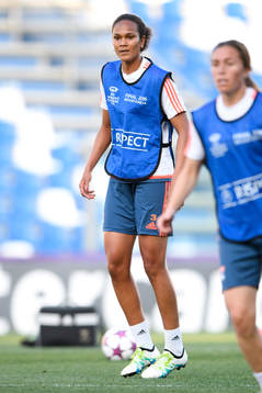 Lyons Wendie Renard