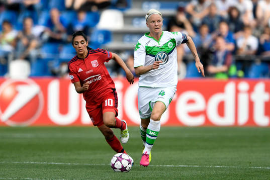 Lyons Louisa Necib och Wolfsburgs Nilla Fischer