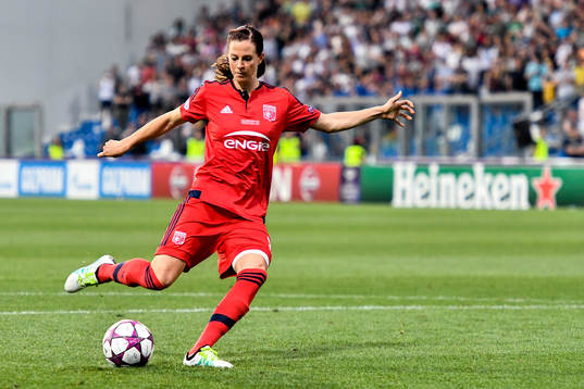 Lyons Lotta Schelin sätter sin straff