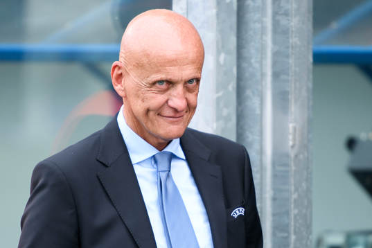 Pierluigi Collina innan finalen i Champions League mellan