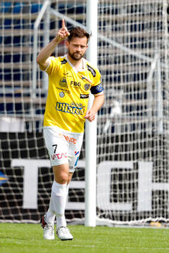 Falkenbergs David Svensson jublar