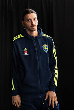Sveriges Zlatan Ibrahimovic gör entré till en