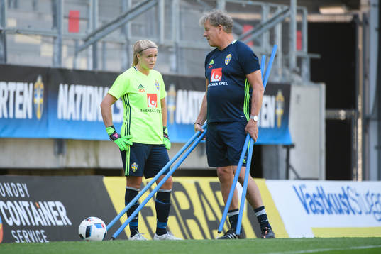 Hilda Carlén och målvaktstränare Mikael Olsson