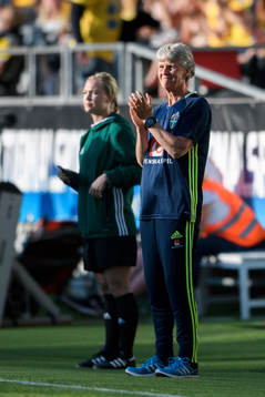 Sveriges förbundskapten Pia Sundhage jublar