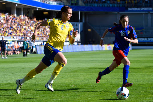 Sveriges Lotta Schelin och Moldaviens Nadejda Vasilica