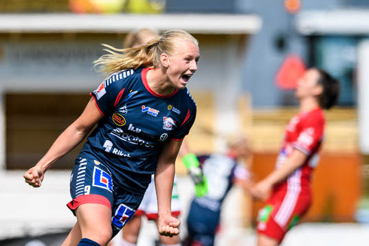 Linköpings Stina Blackstenius jublar
