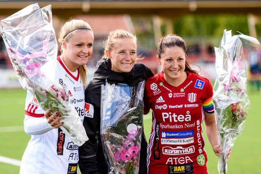 Piteås målvakt Hilda Carlén(v), Lena Blomkvist(m) och