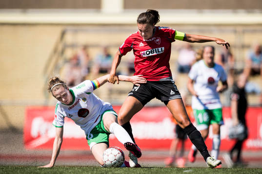 Hammarbys Olga Ekblom och LB07s Anna Welin