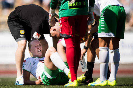 Hammarbys Linnéa Eriksson har ont i foten