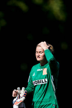 Hammarbys målvakt Lina Ringshamre deppar