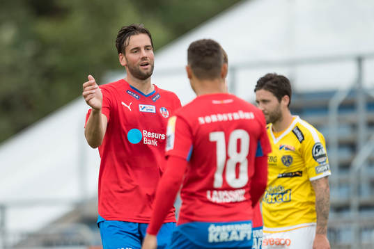 Helsingborgs Mikael Dahlberg och Jordan Larsson (med ryggen