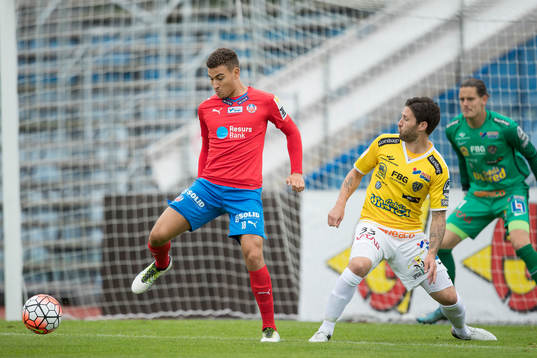 Helsingborgs Jordan Larsson och Falkenbergs Tibor Joza