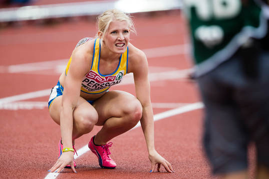 Sveriges Frida Persson i kvalet i damernas 400 meter hinder