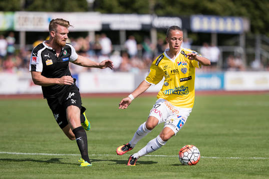 Örebros Michael Almebäck och Falkenbergs Jesper Karlsson
