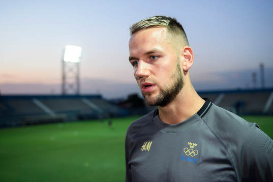 Sveriges Alexander Milosevic blir intervjuad innan en