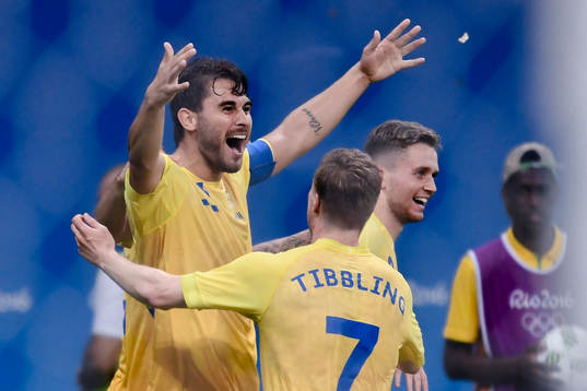 Sveriges Astrit Ajdarevic jublar