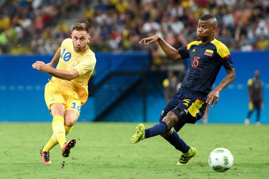 Sveriges Muamer Tankovic i fotbollsmatchen mellan Sverige