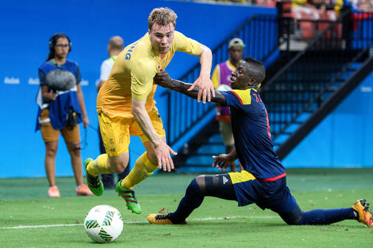 Sveriges Simon Tibbling i närkamp Colombias Deiver Machado