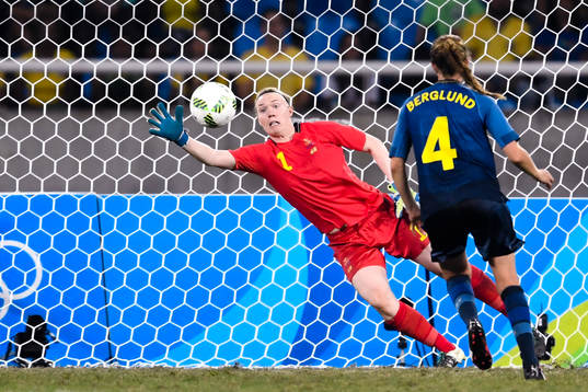 Brasilien gör 5-0 bakom Sveriges målvakt Hedvig Lindahl