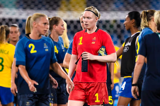Sveriges målvakt Hedvig Lindahl deppar