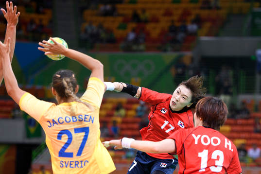 Koreas Haein Sim i handbollsmatchen mellan Sydkorea och