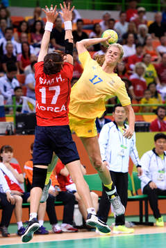 Sveriges Linnea Torstensson i handbollsmatchen mellan