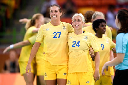 Sveriges Sabina Jacobsen och Nathalie Hagman jublar