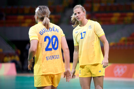 Sveriges Linnea Torstensson i handbollsmatchen mellan