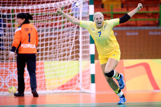 Sveriges Linn Blohm jublar i handbollsmatchen mellan