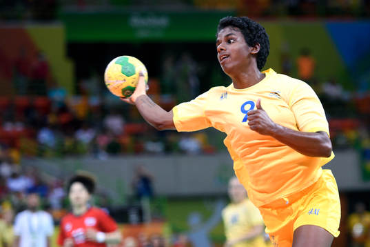 Sveriges Louise Sand i handbollsmatchen mellan Sydkorea och