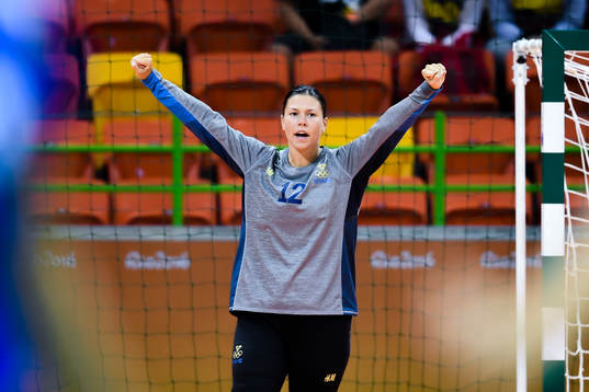 Sveriges målvakt Filippa Idehn jublar  i handbollsmatchen