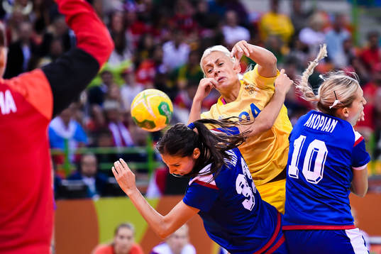 Sveriges  Nathalie Hagman  i handbollsmatchen mellan